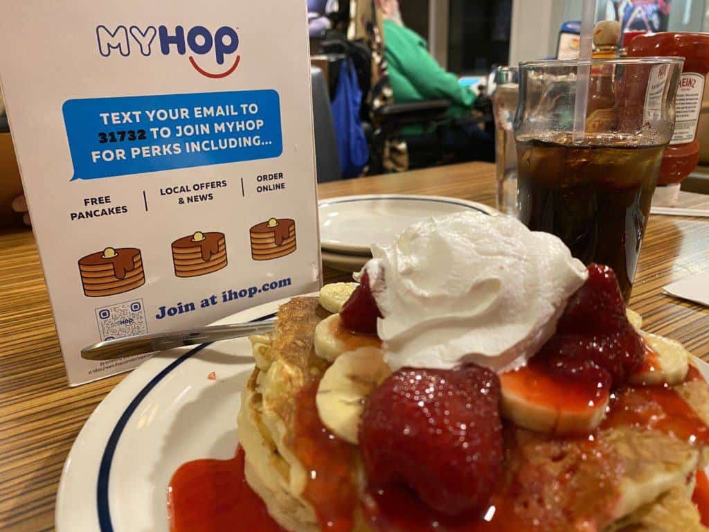 How to Grow Your Email List Using Text Messaging - iHop Example